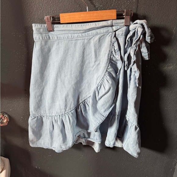 GAP Dresses & Skirts - GAP Light Denim Wash Blue Wrap Skirt Size Medium